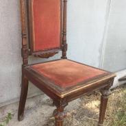 Два стула из красного дерева